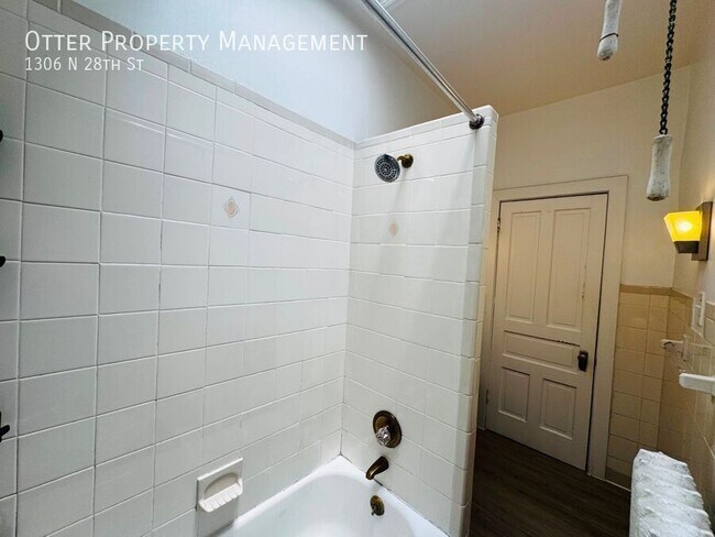 Building Photo - 1306 N 28th St