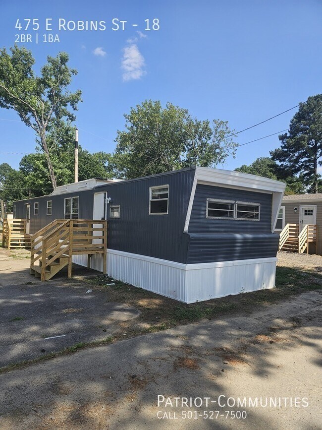 Building Photo - 475 E Robins St