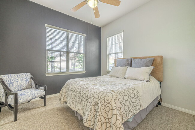 Building Photo - Refined Living in the Heart of Valencia