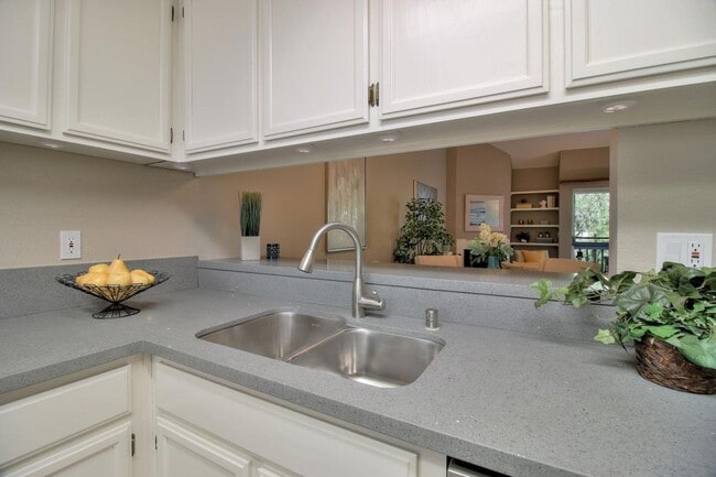 Building Photo - Wow! What a Great Home! Available Now!
