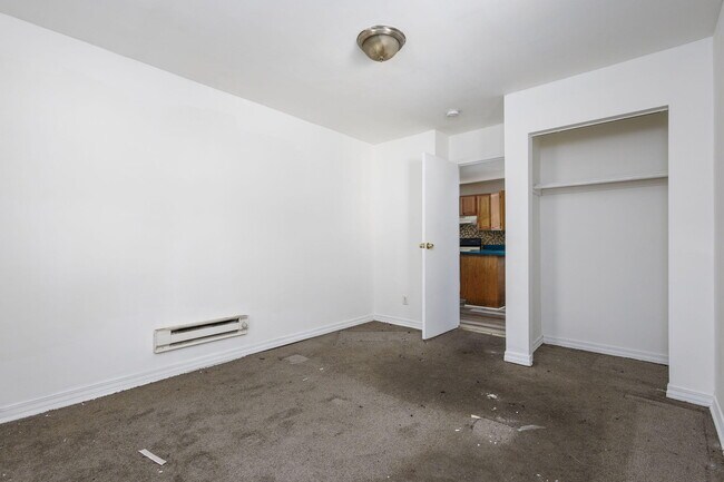 Building Photo - 621 E Meyers Ave