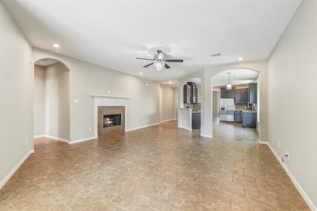 Building Photo - 12635 Lakeshore Dr