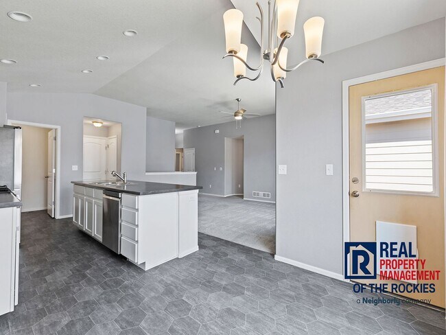 Building Photo - Beautiful, Well-Maintained Ranch Home in S...