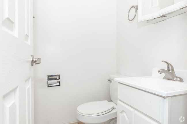 2BR,1.5BA-880SQ - St Moritz Apartments