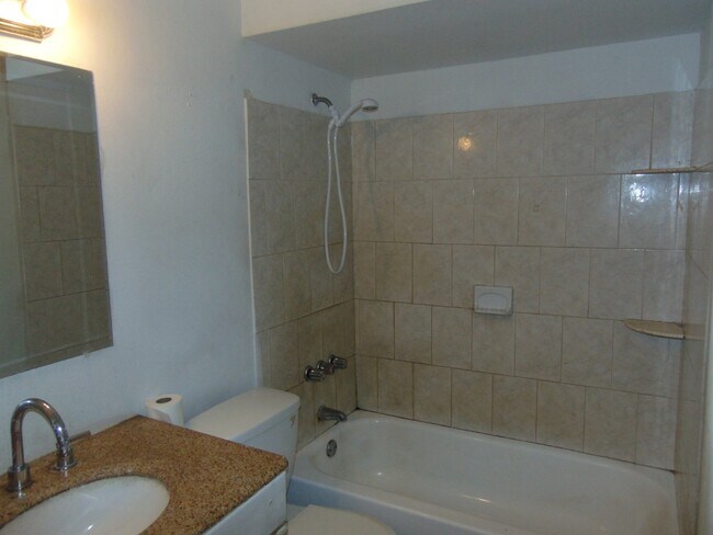 Building Photo - Charming 3 Bed, 1 Bath Rental in Tampa, FL...