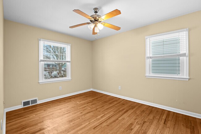 Building Photo - 4521 Thorncroft Ave