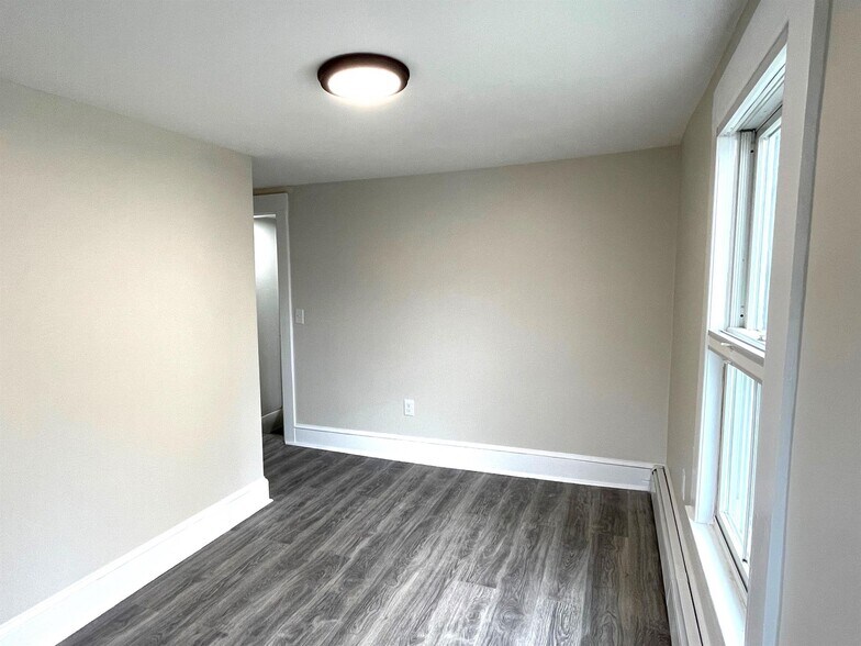 Building Photo - 26 Kenwood St