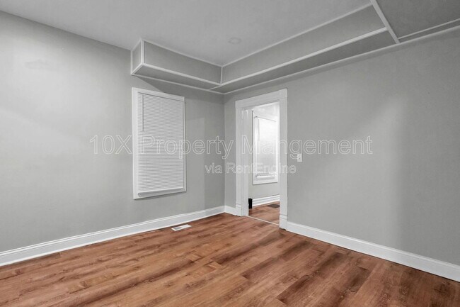 Building Photo - 556 E Whittier St