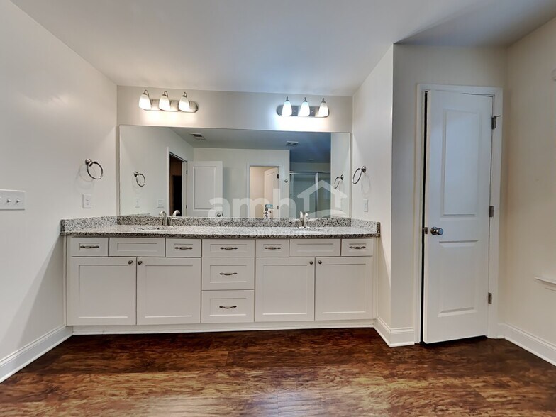 Building Photo - 174 Makenna Dr