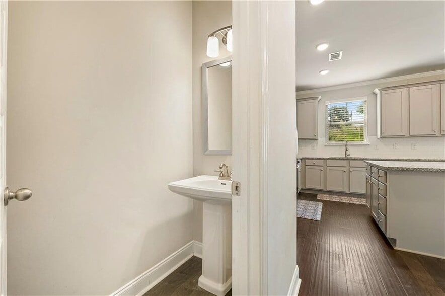 Building Photo - 422 Hinton Farm Wy.