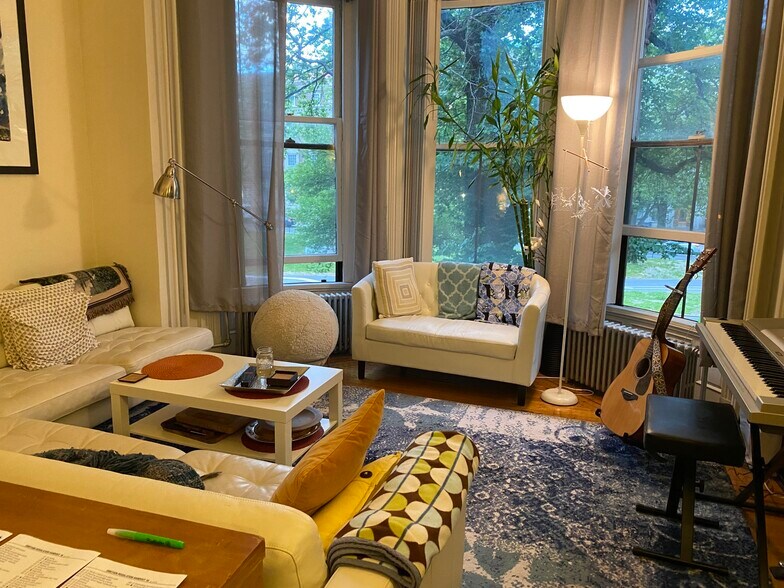 Primary Photo - 385 Commonwealth Ave