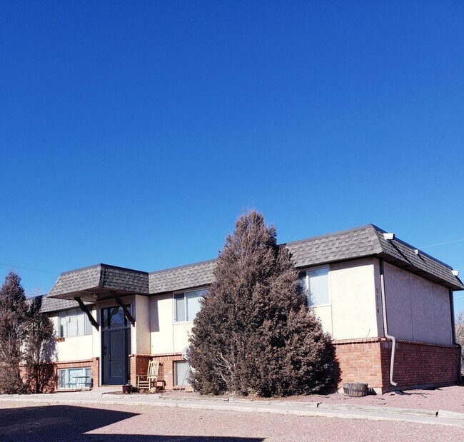 Building Photo - Cozy 2-Bedroom Home in a Peaceful Colorado Springs Neighborhood - ASK ABOUT OUR FLEXIBLE LEASE OP...