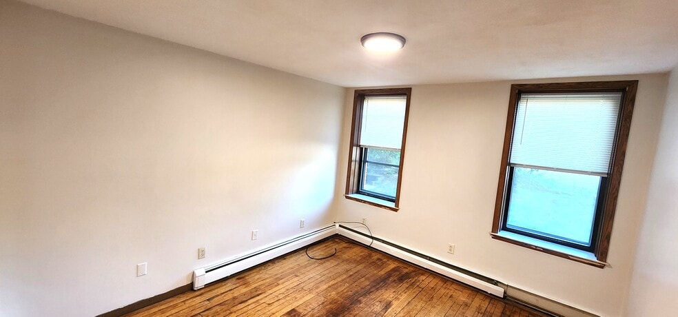 Bedroom 1 - 29 William St