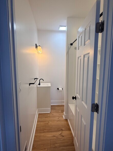 Building Photo - 908 Mount Rose Ave