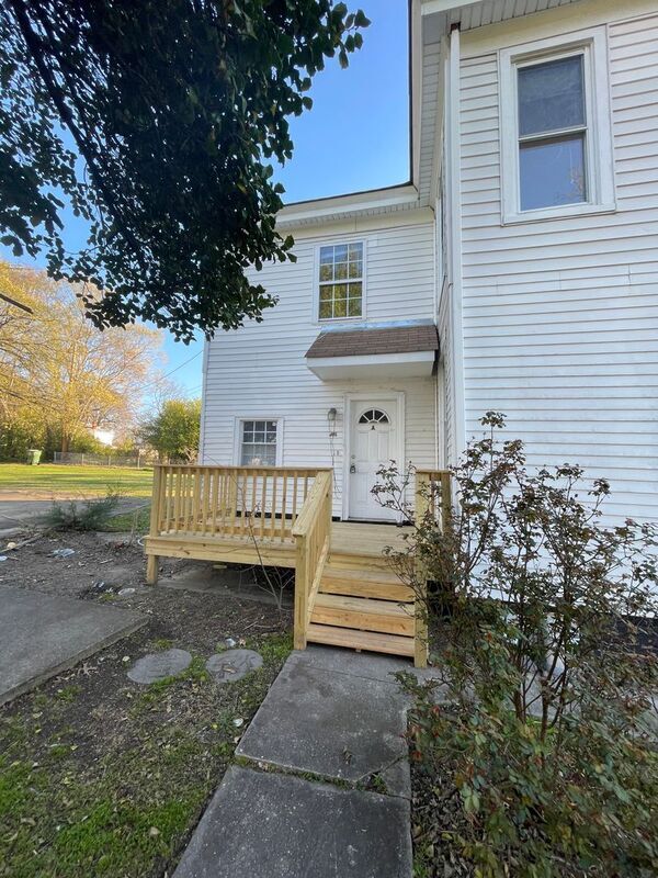 Building Photo - 2117 Fairfax Ave