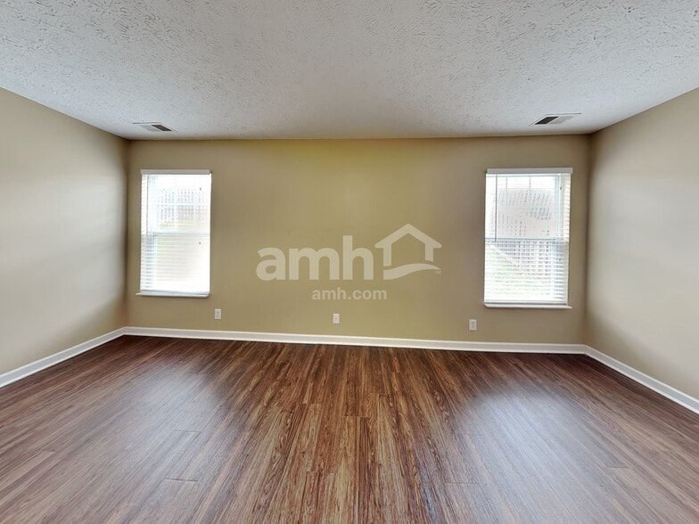 Building Photo - 3173 Hidden Creek Dr