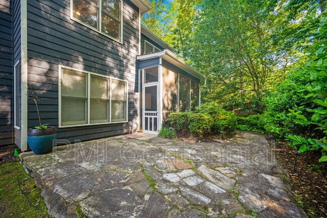 Building Photo - 2506 Retreat Dr NE