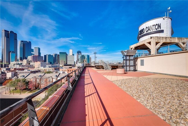 Building Photo - 2220 Canton St