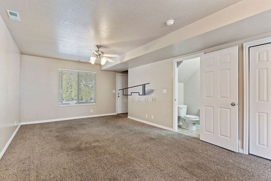 Building Photo - 1077 1675 S