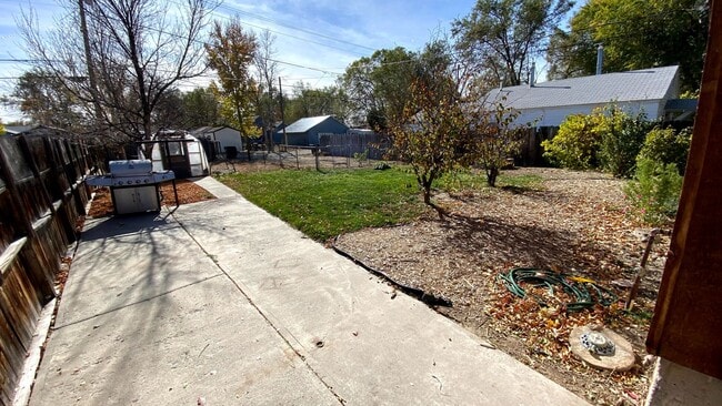 Building Photo - 4 Bedroom 1.5 Bath House with Washer and D...