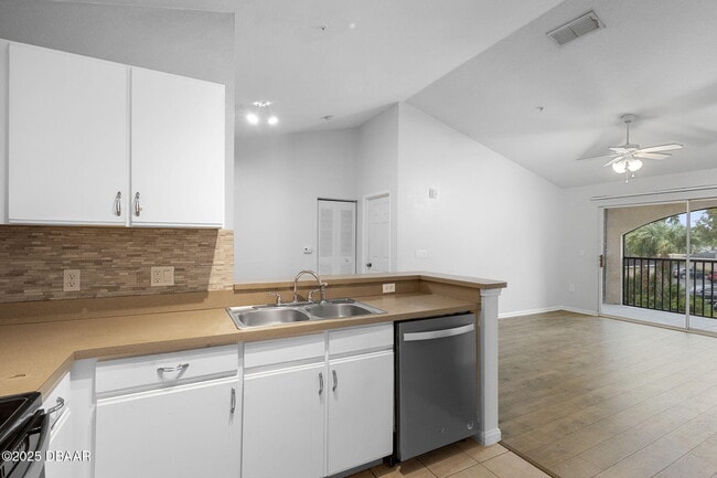 Building Photo - 940 Village Trail