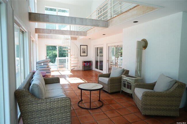 Building Photo - 19 Bay Woods Dr