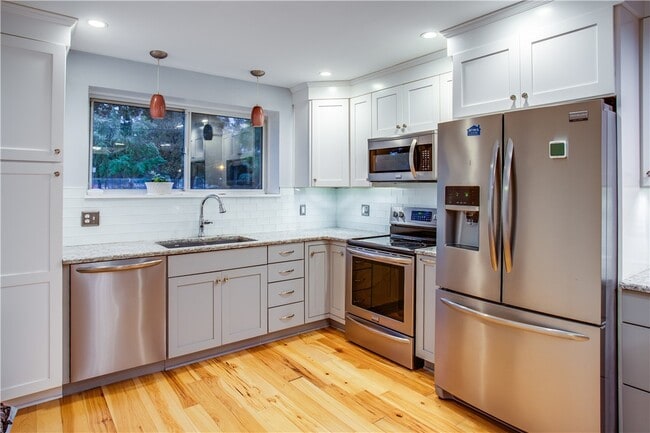 Building Photo - 2680 Highland Ave