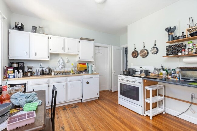 Building Photo - 34 Belknap St