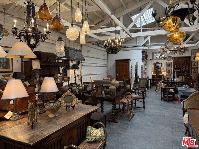 Building Photo - 2252 W Washington Blvd