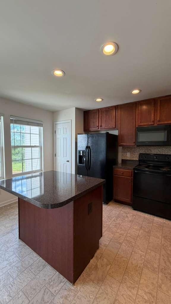 Building Photo - 38 Lombard Ln