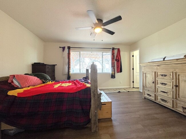 Building Photo - East El Paso 3 bed Refrig A/C with Gorgeous Yard!