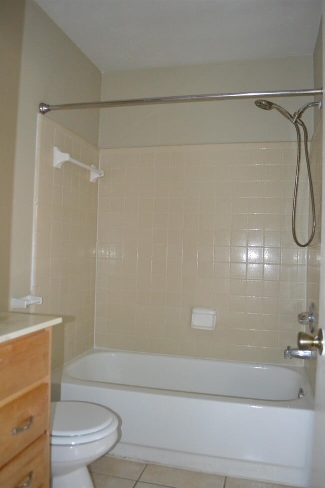 Building Photo - 2041 Continental Ave