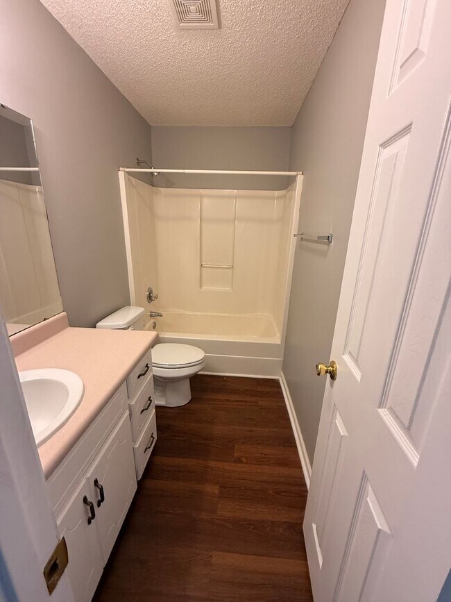 Building Photo - 3928 Laurelbrook Dr