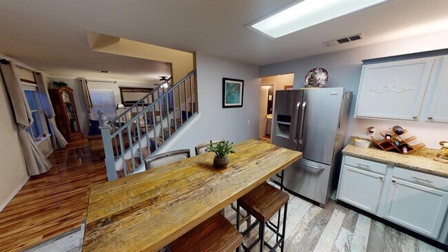 Building Photo - 6616 Piedras Blanco Dr