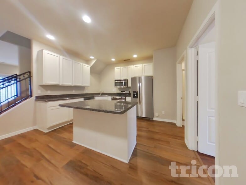 Building Photo - 3446 E Avalon Dr