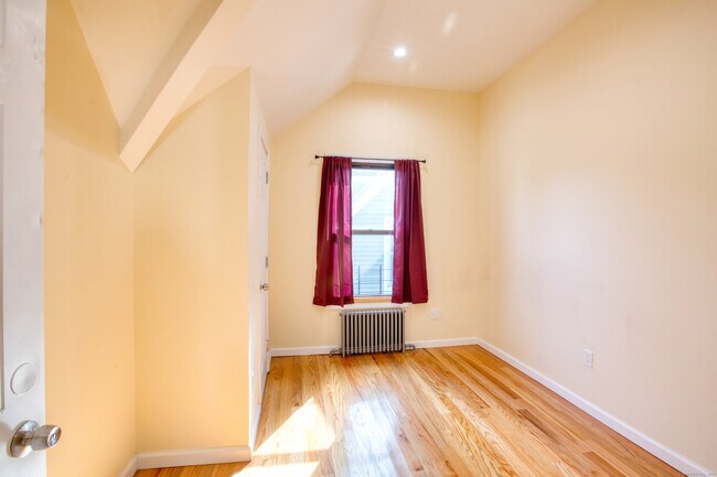 Building Photo - 247 Willow St
