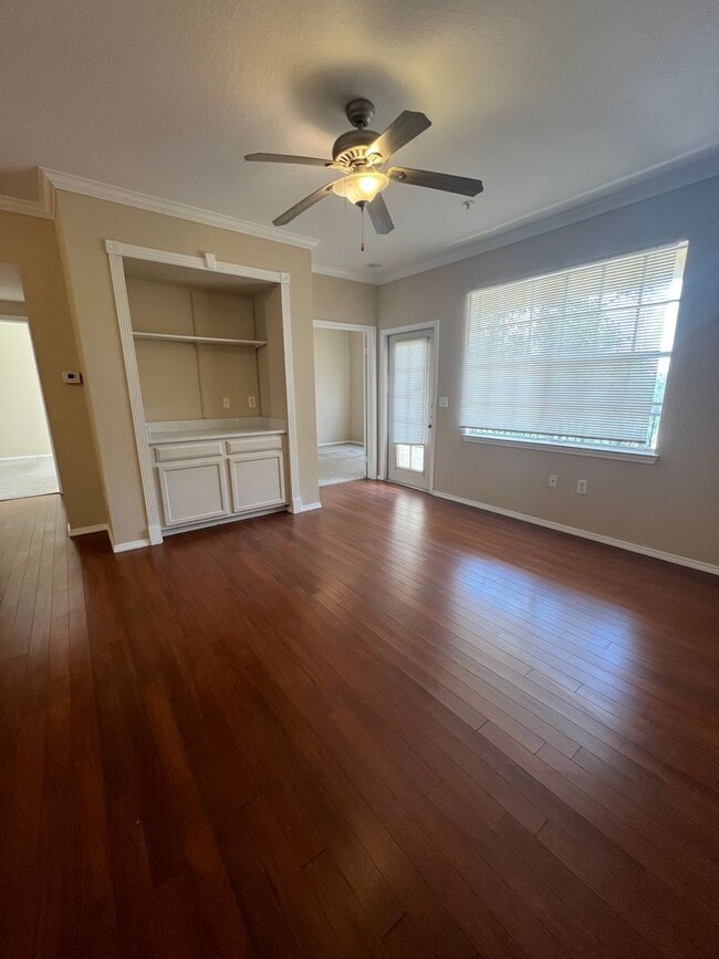 Building Photo - ADMIN FEES WAIVED & $300 OFF !!!! 2 BEDROO...