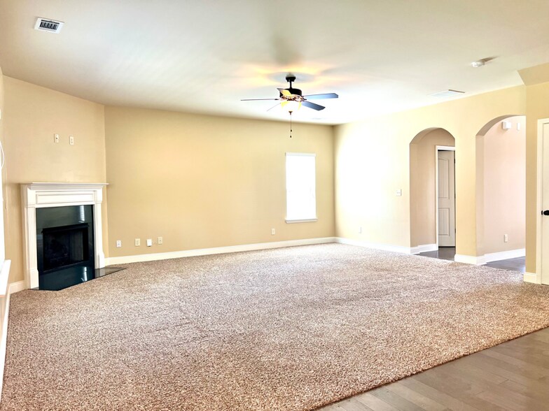 Building Photo - 2742 Misty Ivy Dr