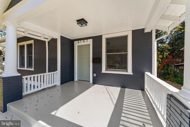 Building Photo - 6107 44th Ave