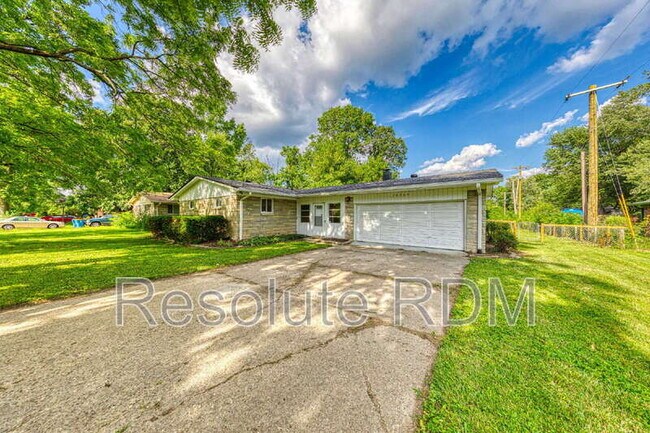 Primary Photo - 10205 N College Ave