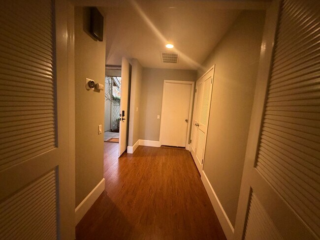 Building Photo - Gorgeous 3-Bedroom House in Gold River with pool