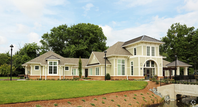 Building Photo - Lakeshore at Hampton Center