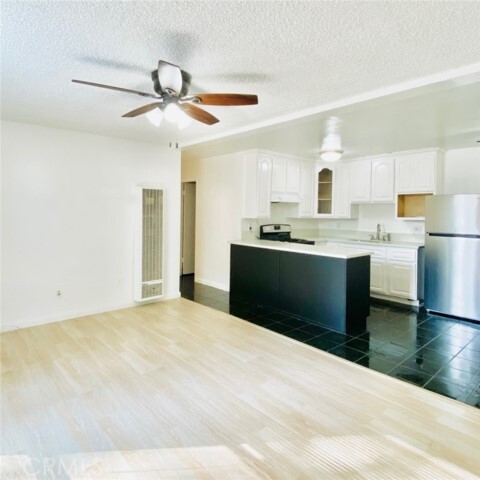 Building Photo - 3265 Santa Fe Ave