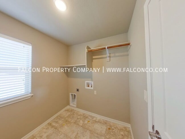 Building Photo - 5822 Thurber Dr