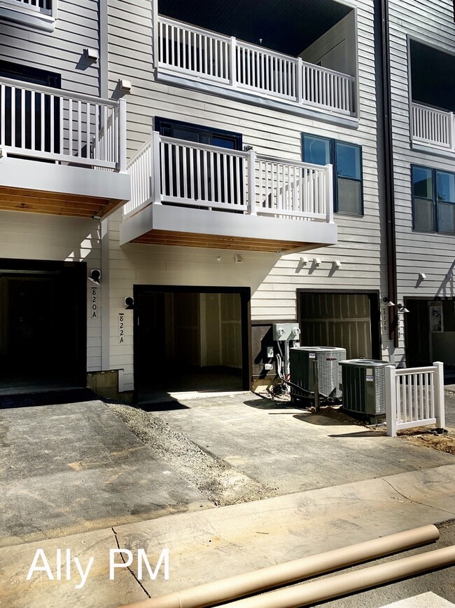 Building Photo - 822 Wesley Ln