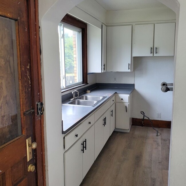 Building Photo - 4bdm House for Rent