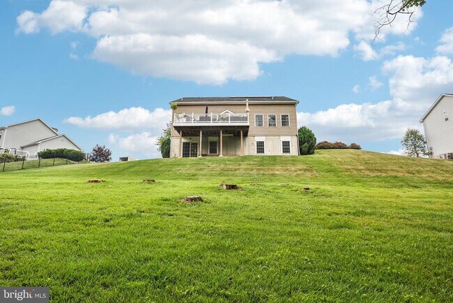 Building Photo - 427 Green Meadow Dr.
