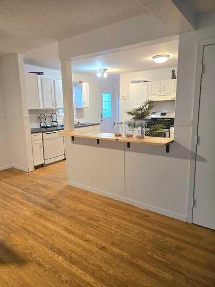 Building Photo - 3913 Thomas Ave N