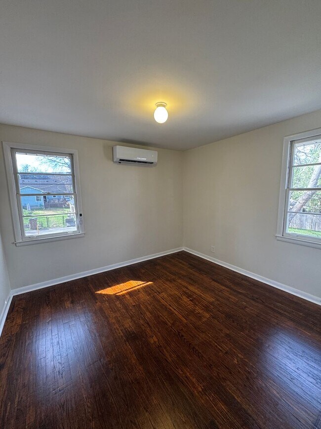 Building Photo - 1036 Seymour Ave