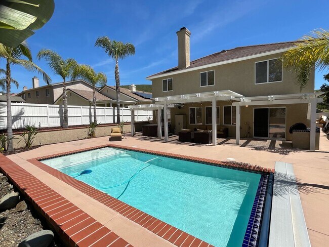 Building Photo - Gorgeous 4 Bedroom Santa Fe Hills Home With a Pool!